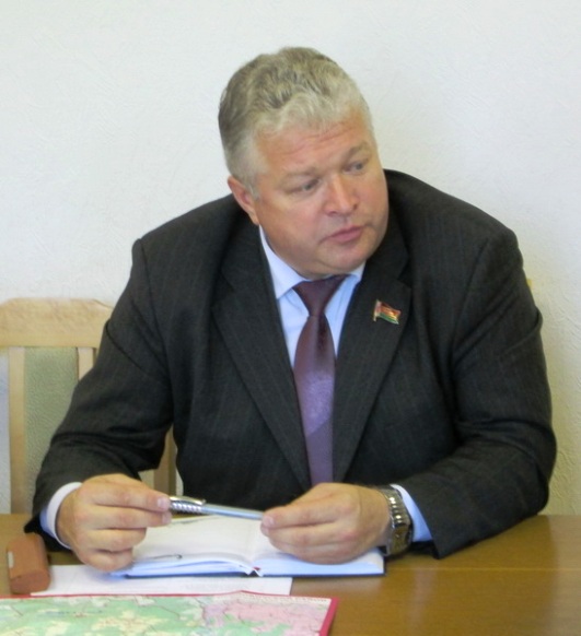 Асіповіцкі парламентарый сустракаецца з людзьмі