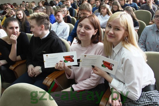 Около полусотни молодых осиповчан получили паспорта и билеты БРСМ накануне Дня Конституции