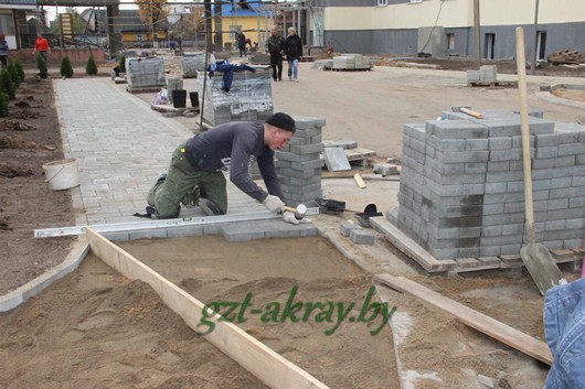 Новый корпус больницы облагораживают снаружи и внутри