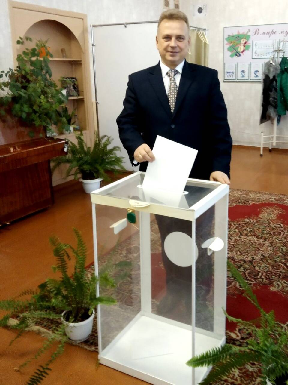 Выборы-2019. На участке в СШ №2 – первый избиратель