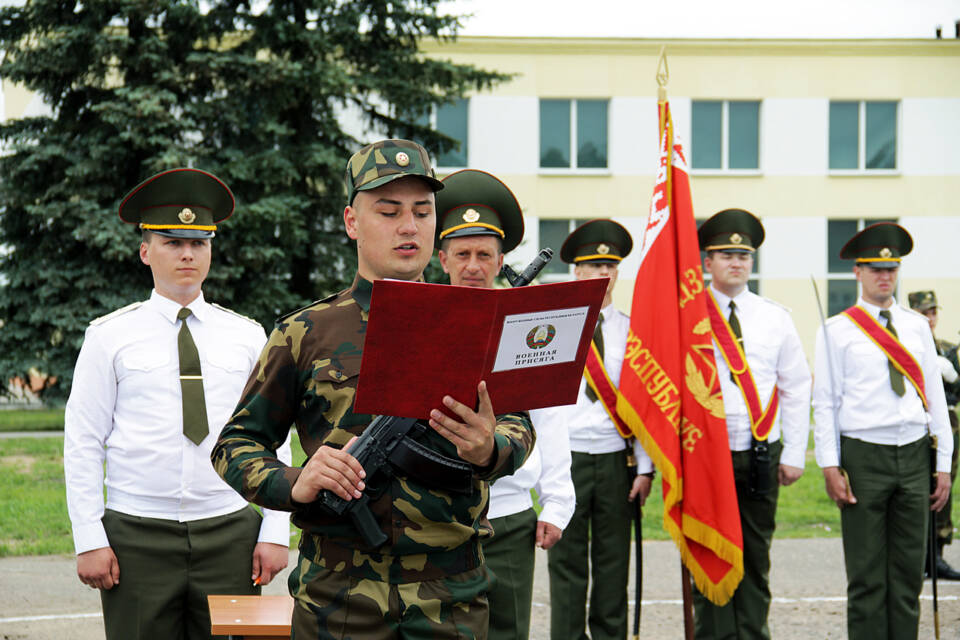 Около 90 военнослужащих приняли присягу в Осиповичском гарнизоне