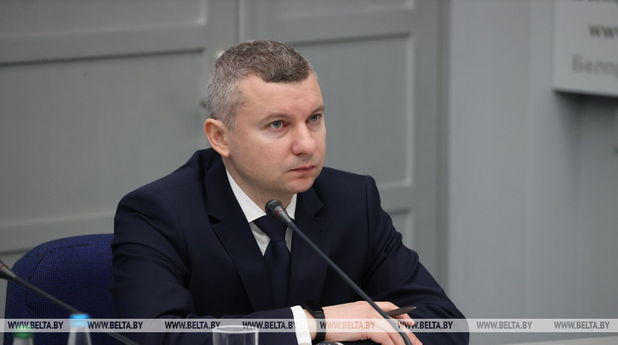 Их цель – задушить белорусов, лишить суверенитета, заменив его образами и фантиками. МИД ответил на санкции ЕС