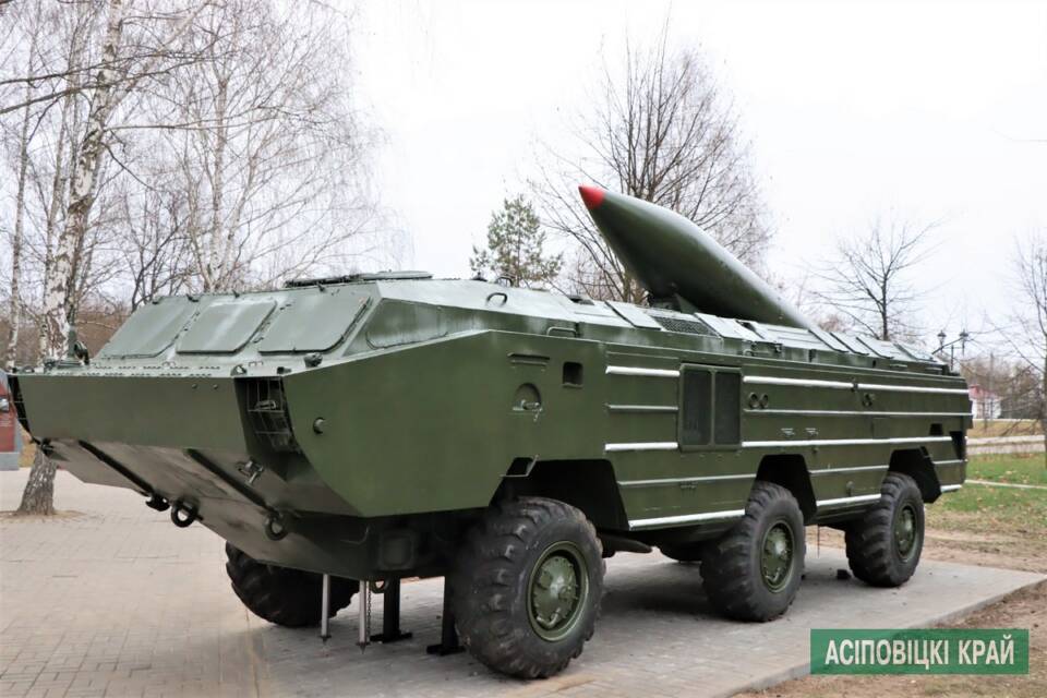 Мемориальный комплекс «Аллея Героев» в Осиповичах пополнился новым экспонатом — современной пусковой установкой тактического ракетного комплекса «Точка».