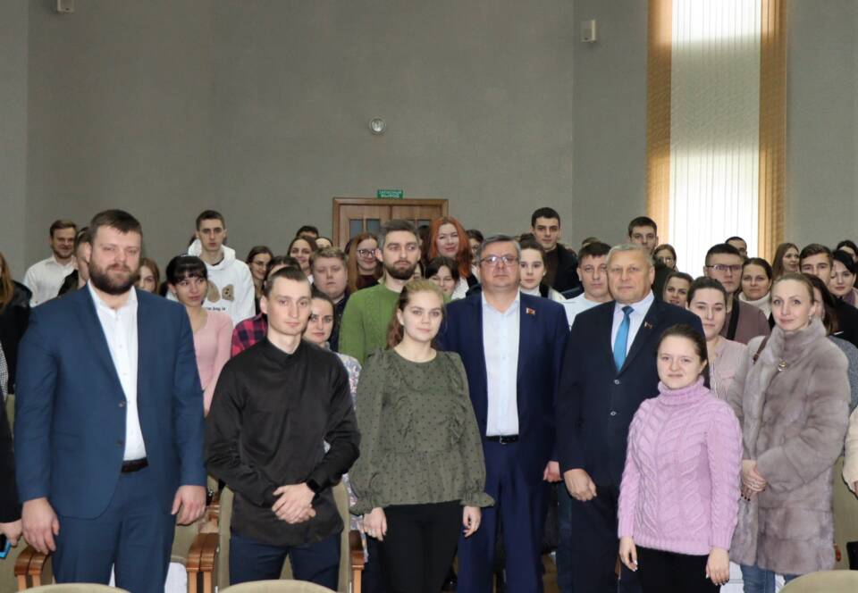 Руководство Осиповичского района организовало большую встречу с молодыми специалистами, перспективным кадровым резервом и членами Молодежного парламента при районном Совете депутатов