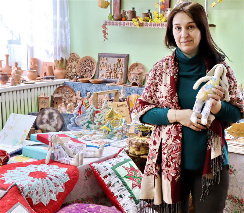 Раённая выстава майстроў і ўмельцаў Асіповіччыны праходзіць у раённым цэнтры народных рамёстваў і дэкаратыўна-прыкладнога мастацтва