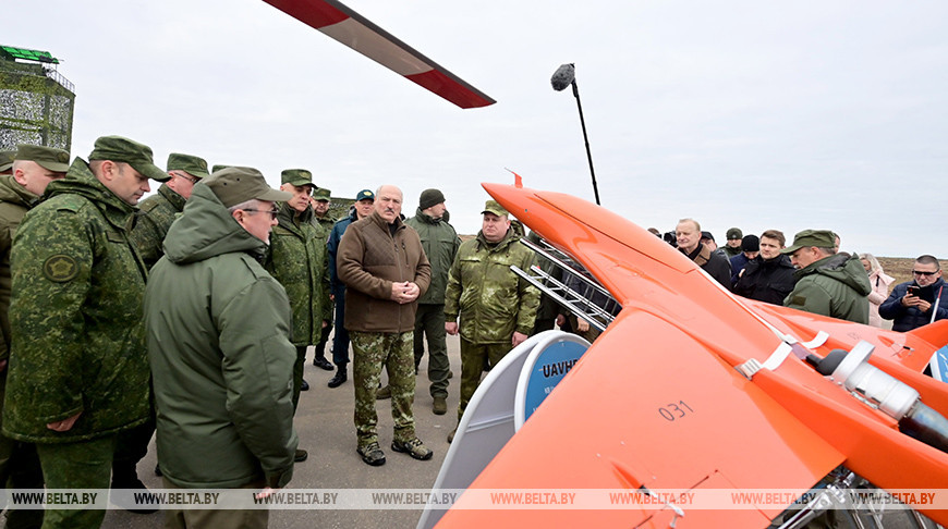 Лукашенко: динамика уровня угроз Беларуси заставляет нас держать руку на пульсе военно-промышленного производства
