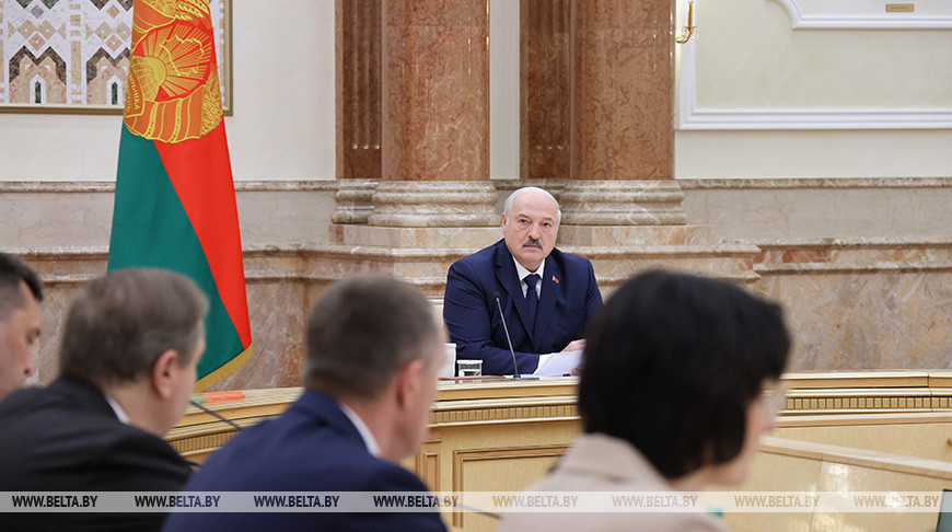 Лукашенко – ответственным за медицину: я вам никогда за село не прощу