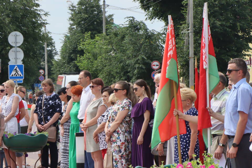 К всебелорусской минуте молчания сегодня присоединились предприятия и организации Осиповичского района