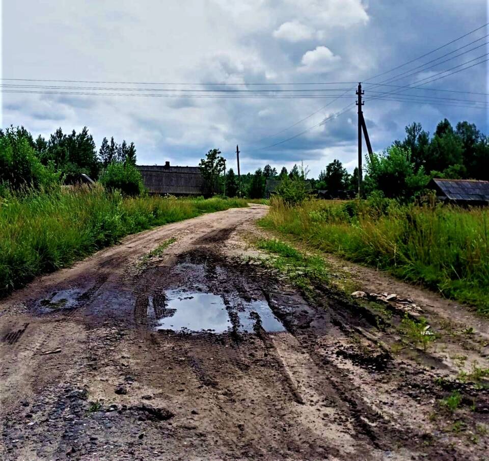 Раніца тых жыхароў вёскі Градзянкі, якія накіроўваюцца ў райцэнтр па чыгунцы, пачынаецца са своеасаблівых “амерыканскіх горак”