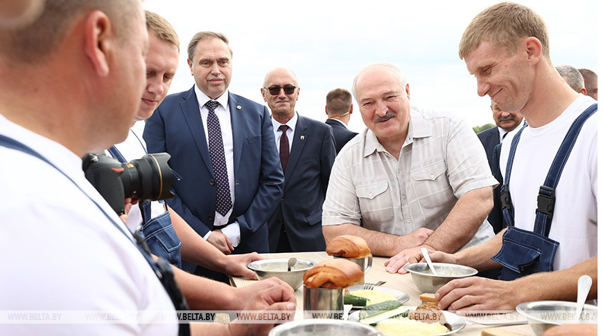 Лукашенко ставит задачу выходить на темпы уборочной в 6% площадей в день