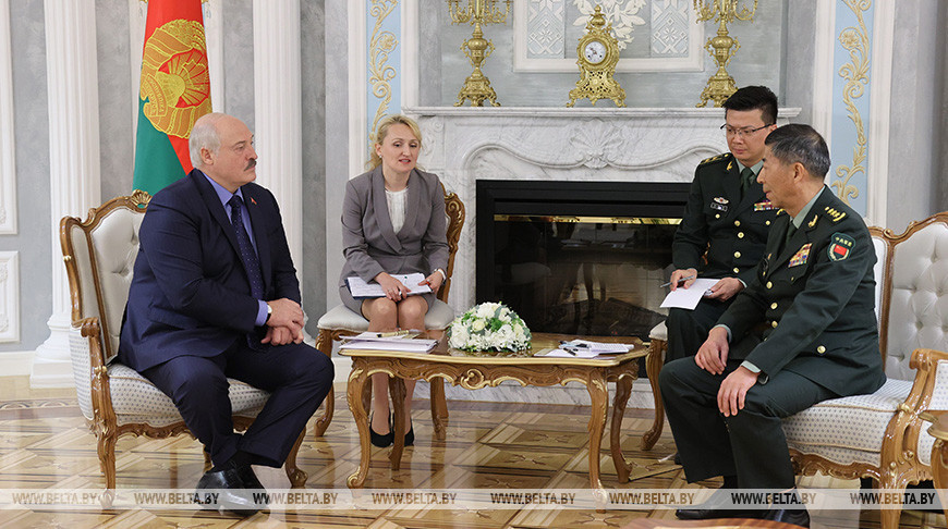 Судьба Украины, просьба от Путина, самая медийная персона и “незачет” Минобразования. Акценты яркой Недели Президента