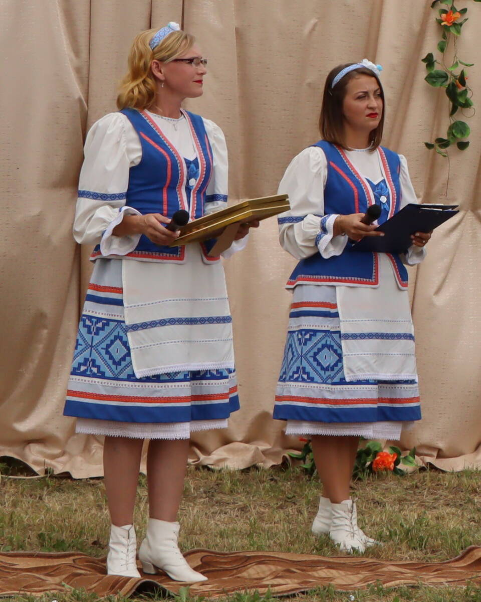 Кожны, хто сочыць за творчым жыццём раёна, безумоўна, ведае зладжаную работу калектываў Вязаўніцкага Дома культуры