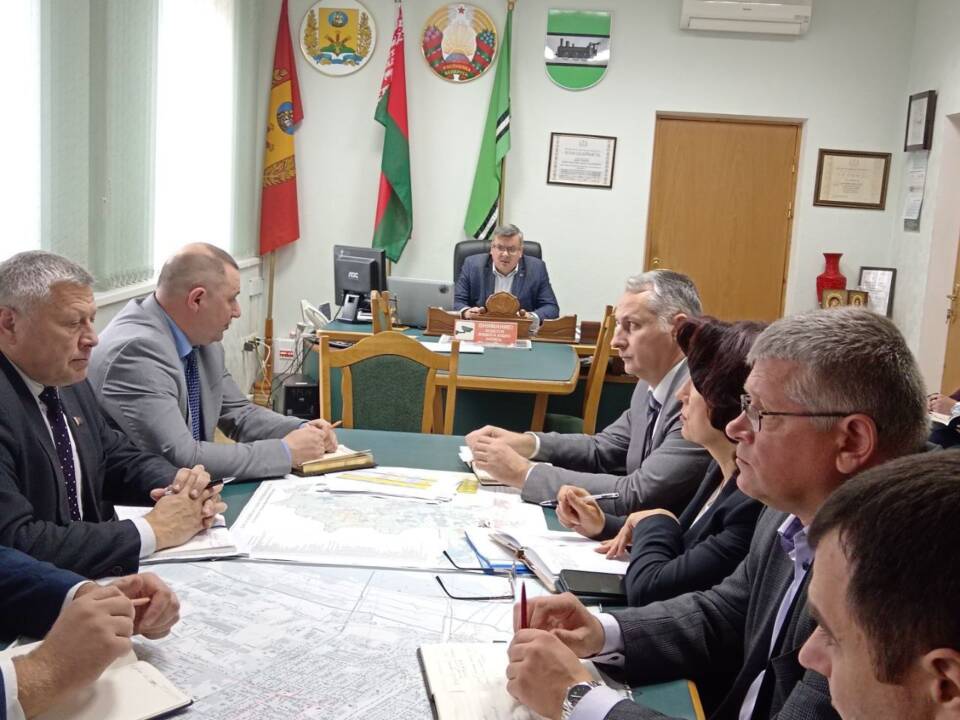 Ряд вопросов был рассмотрен вчера на совещании с руководителями отделов райисполкома и служб  у главы района Константина Жигуцкого