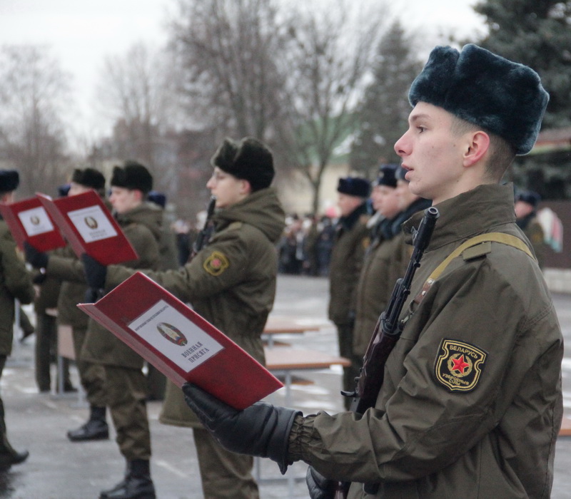 В Осиповичах новое пополнение ракетчиков и артиллеристов приняло присягу на верность Родине