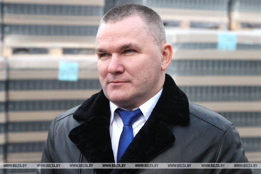 Наверное, не совсем правильно говорить, что директор ОАО “Гродненский стеклозавод” филиал “Елизово” Олег Гербач с детства мечтал работать на этом предприятии и тем более со временем возглавить его
