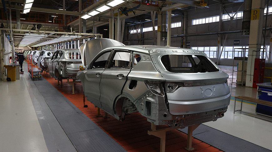 Лукашенко поручил правительству во что бы то ни стало удовлетворить спрос населения на отечественные авто