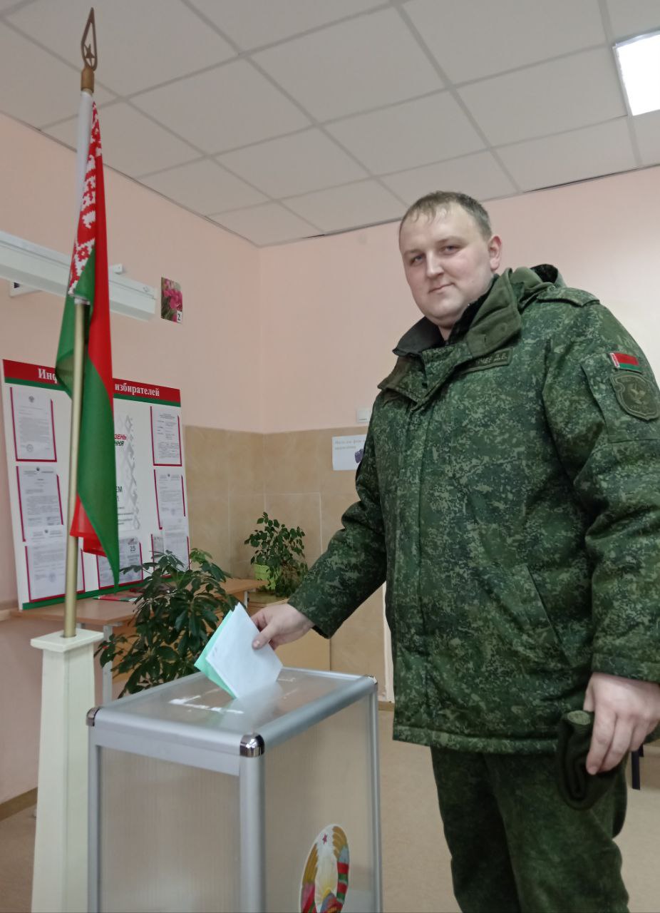 Ветліва сустракаюць выбаршчыкаў на Сацыялістычным участку для галасавання №3