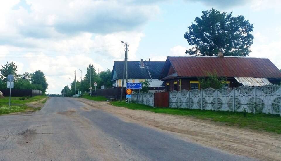О благоустройстве территории Лапичского сельсовета рассказал заместитель директора УКП ЖКХ Сергей Соловей