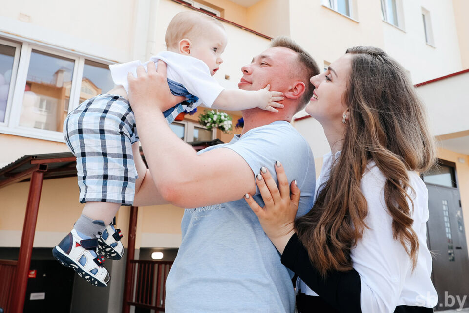В Беларуси с 1 мая вырастут госпособия семьям, воспитывающим детей