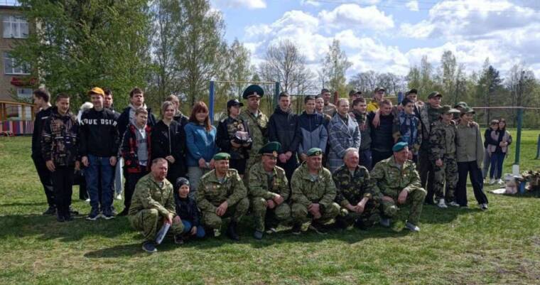 Школьники соревновались в военно-прикладных дисциплинах на игре “Граница” в Лапичах