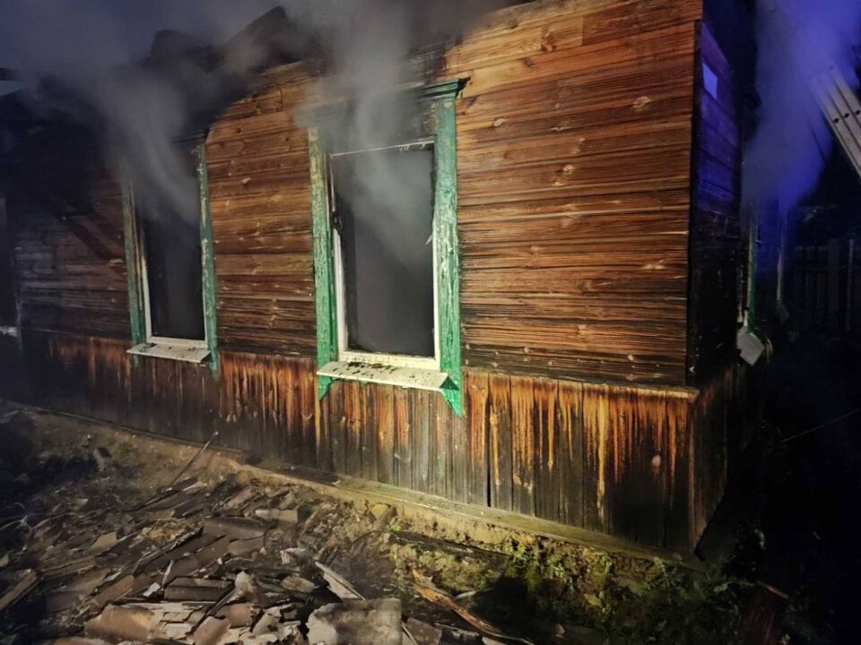 В Осиповичском районе сосед спас из огня мужчину и ребенка