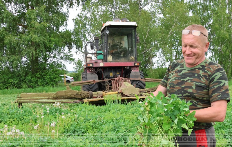 В этом году перед сельхозпредприятиями Осиповичского района стоит задача накопить 6 600 тонн сена, 78 300 т сенажа и 106 000 т силоса