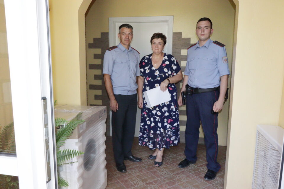 В дар от Осиповичского райотдела милиции стиральную машину-автомат получил детский сад № 10 “Росинка”