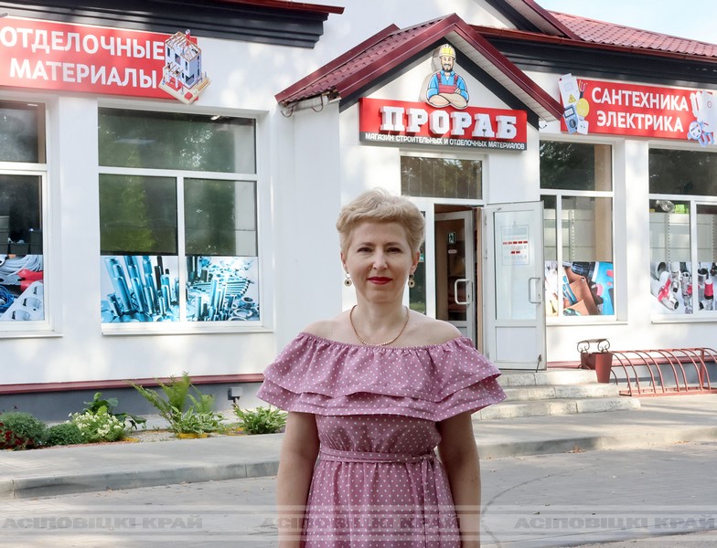 В магазине “Прораб” всегда много покупателей