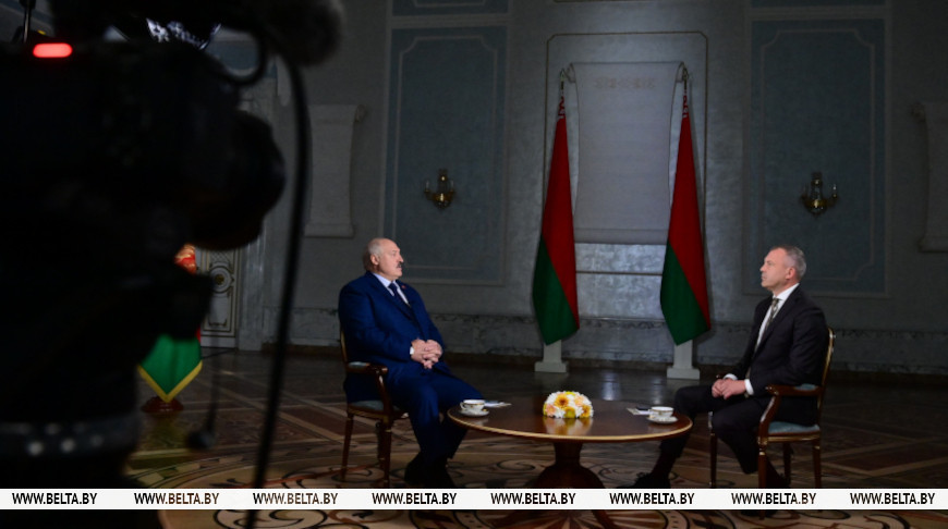 “Беларусь может накормить и одеть 30 млн”. Лукашенко о том, как западные соседи “выстрелили себе в голову”