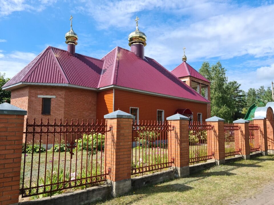 Пантелеймоновский храм, который расположился в агрогородке Дараганово, по праву может считаться местом не только душевного успокоения, но и обретения телесного здоровья