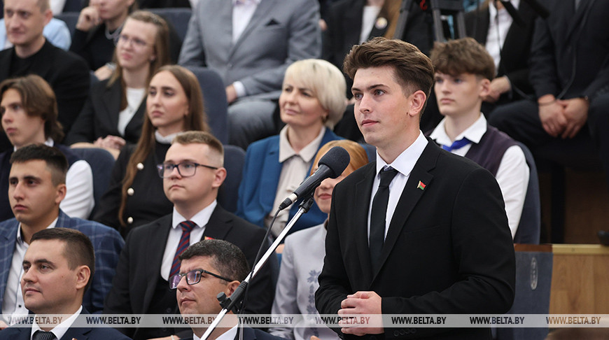 “Знания и любовь к своей земле”. Лукашенко ответил на вопрос, каким должен быть идеальный студент