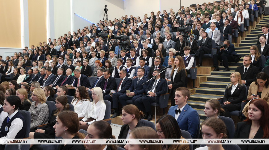 Лукашенко: для меня белорусский народ великий, и я должен его защищать