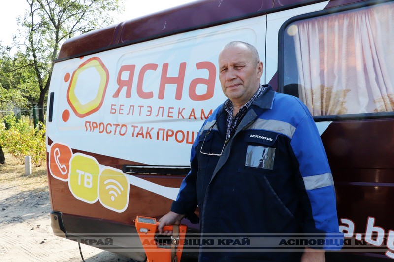 Дмитрий Долгаков работает кабельщиком-спайщиком Осиповичского зонального узла электросвязи РУП “Белтелеком” уже 32 года