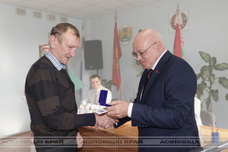 В среду в ДЭУ № 73 РУП “Могилёвавтодор” прошло торжественное мероприятие, посвященное профессиональному празднику, в котором приняли участие генеральный директор РУП “Могилёвавтодор” Анатолий Лопатин и заместитель председателя райисполкома Анна Землянухина