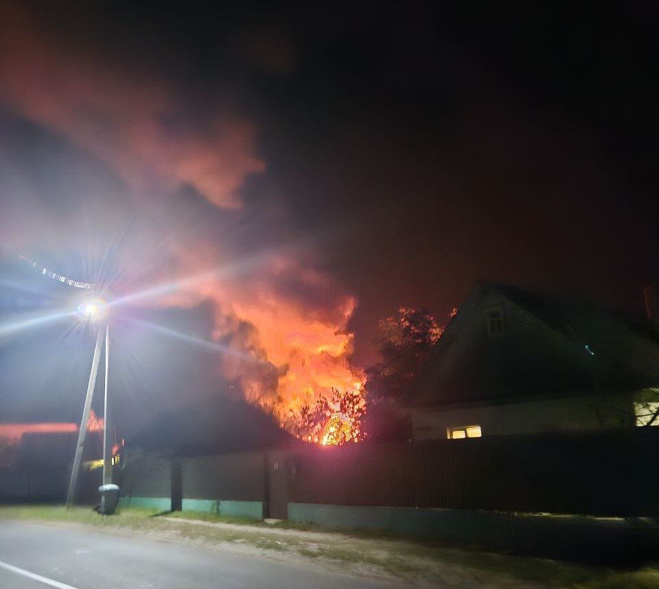 Вечером 1 октября на улице Гоголя в Осиповичах произошел пожар