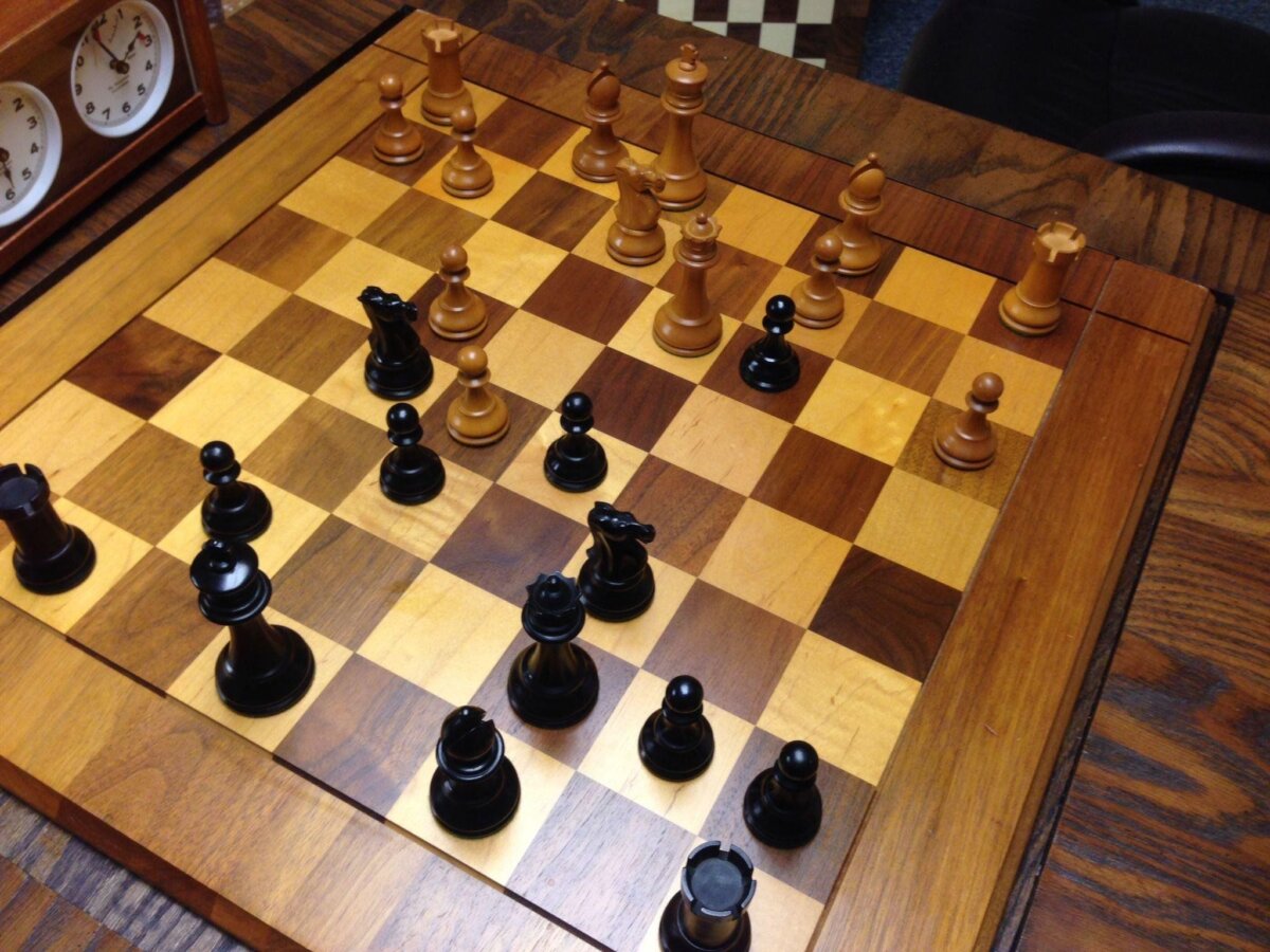 8 декабря в 11 часов в шахматно-шашечном клубе “Дебют” состоится традиционный турнир по быстрым шахматам на призы районной газеты “Осиповичский край”