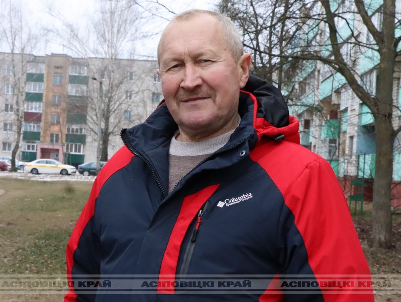 Мікалай Паўловіч у адказны момант думаў не пра свой дом, на які ў любую хвіліну магло перакінуцца полымя, а пра жыцці людзей
