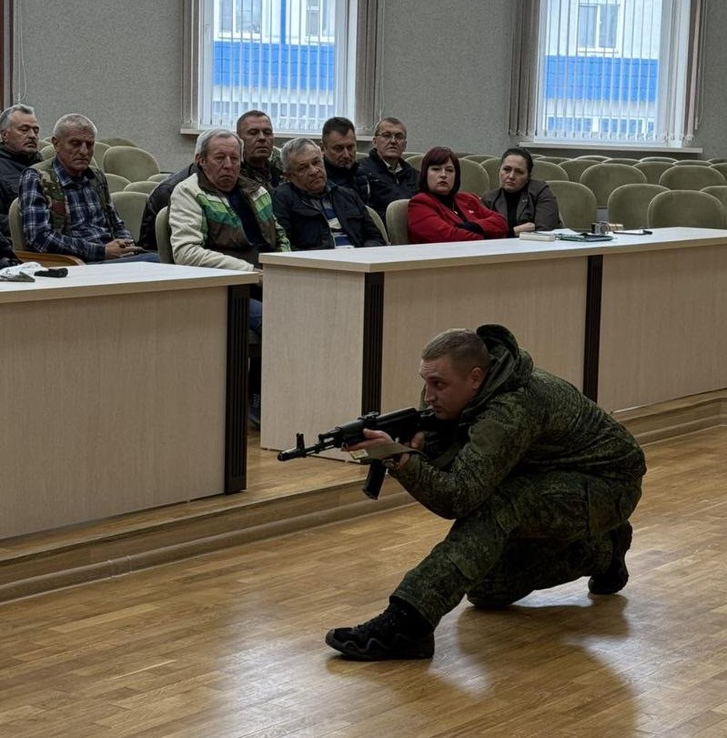 Сегодня в Осиповичах прошли занятия с командирами отрядов народного ополчения и их заместителями