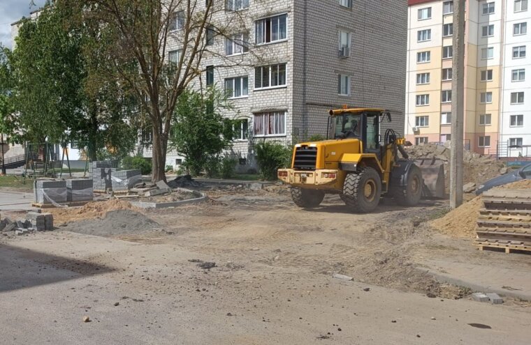 В Осиповичах продолжается благоустройство дворовых территорий