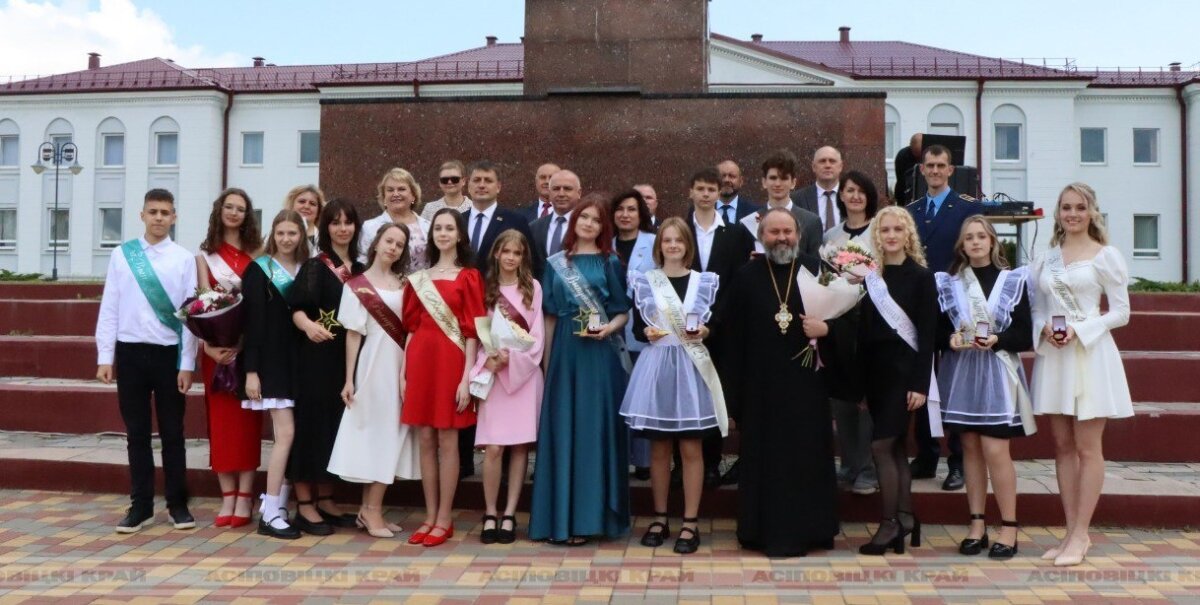 Урачыстае ўшаноўванне выпускнікоў прайшло 13 чэрвеня на цэнтральнай плошчы Асіповічаў