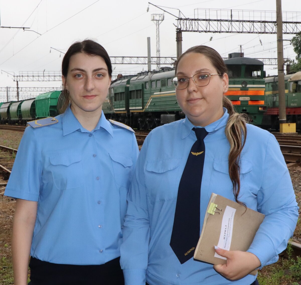 У фокусе — дзве Кацярыны. Маладыя спецыялісты працуюць на станцыі Асіповічы толькі тры месяцы, але ўжо заслужылі павагу калег