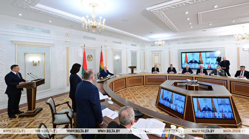 “Действуйте, не глядя ни на что!” Что Лукашенко потребовал от главы Минсельхозпрода
