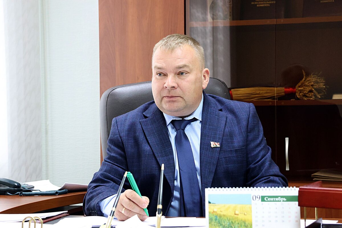 Знакомьтесь. Заместитель председателя Осиповичского райисполкома — начальник управления по сельскому хозяйству и продовольствию Сергей Сидоренко
