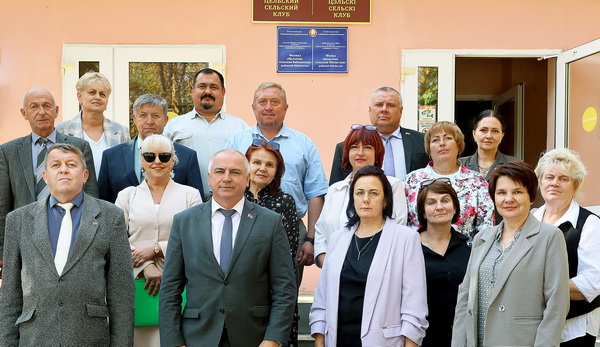 Сегодня в деревне Цель под руководством председателя райсовета депутатов Владимира Рыжанкова состоялось совместное выездное заседание президиума и постоянной комиссии по вопросам социальной сферы, социальной защиты граждан и делам молодежи райсовета депутатов.
