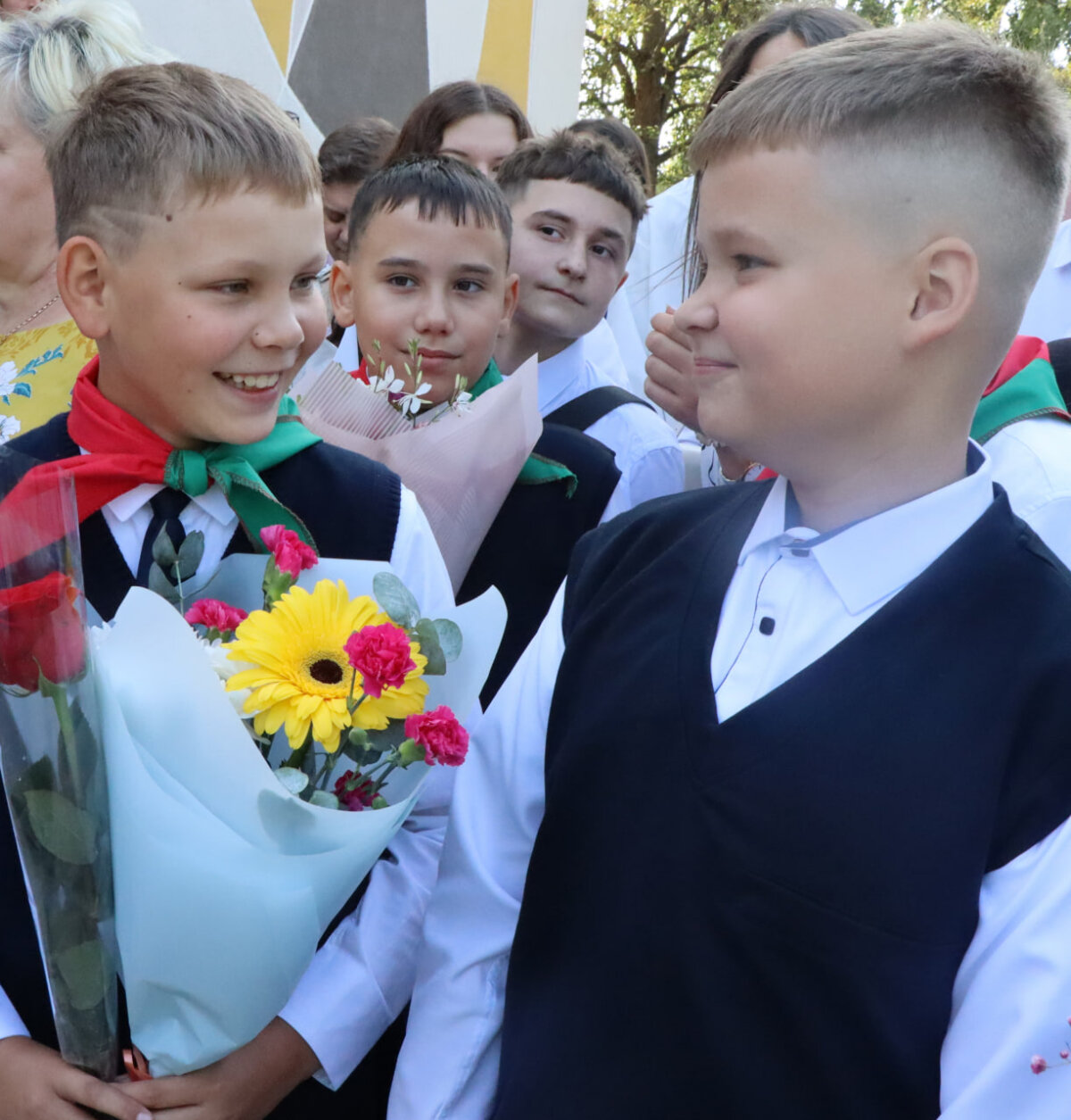 Торжественная линейка, посвященная празднику Первого сентября, в гимназии Осиповичей