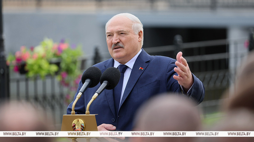 “Вчера согрешил, съел”. Лукашенко признался, что страшно любит картошку