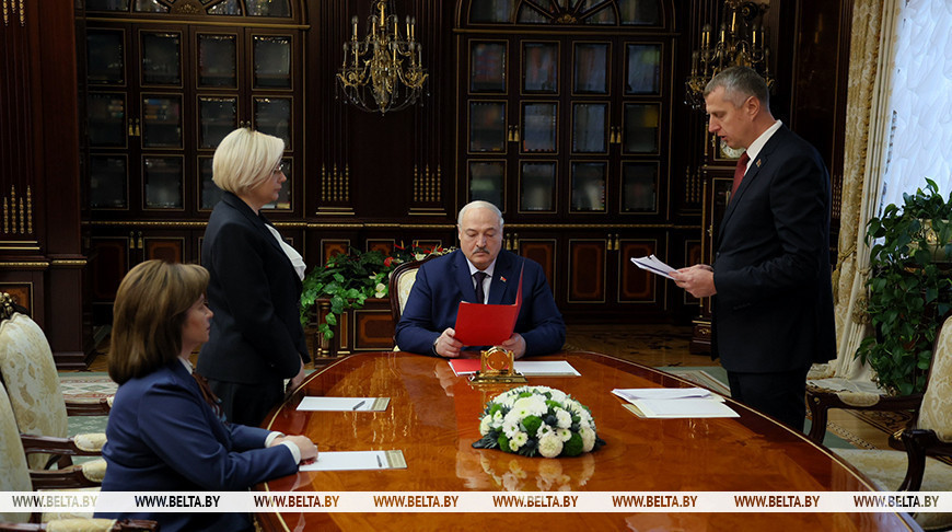 «Только вперед. Другого пути нет». Лукашенко поручил не упустить в Беларуси отрасль легкой промышленности
