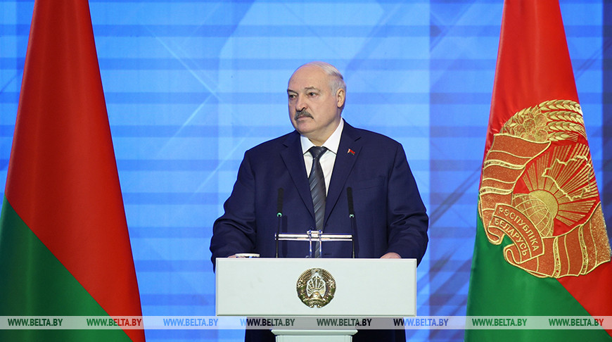 Лукашенко: нужно остановить гонку вооружений и вести диалог, нельзя смотреть друг на друга через прицел автомата