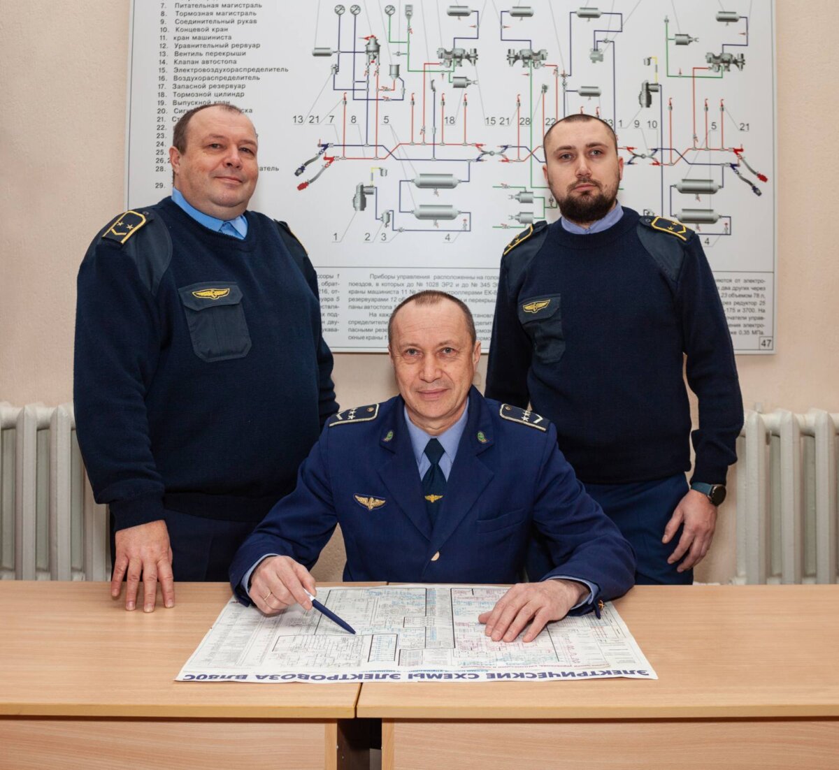 Владимир Лясин — опытный машинист-инструктор, любящий муж, мудрый отец, замечательный дедушка.