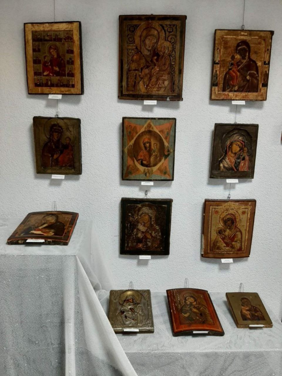 В картинной галерее Народного  художника Беларуси Владимира Стельмашонка в Осиповичах проходит выставка Богородичных икон